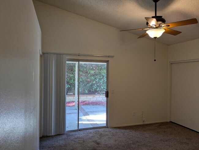 Building Photo - 8730 Sandhill Dr