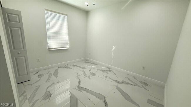 Building Photo - 510 Bell Blvd