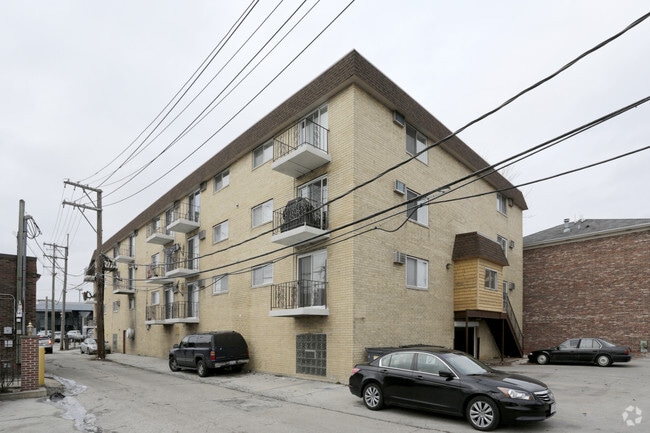 Building Photo - 1128 Des Plaines Ave
