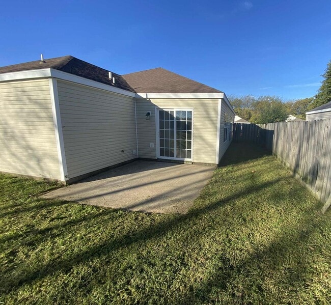 Building Photo - 324 Grant Springs Dr