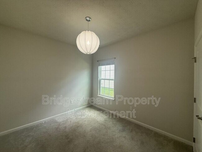 Building Photo - 2194 Schmidt Dr W