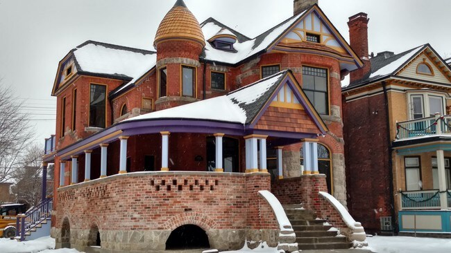 Building Photo - JD Baer House