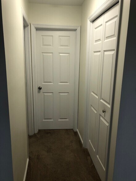 Hallway - 101 Colonial Oaks Dr