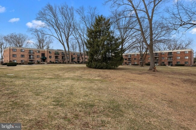 Building Photo - 1575 W Street Rd