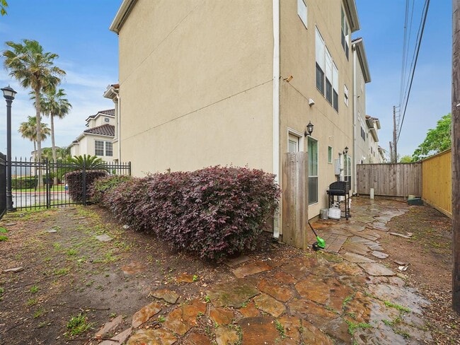 Building Photo - 7106 Harmony Cove