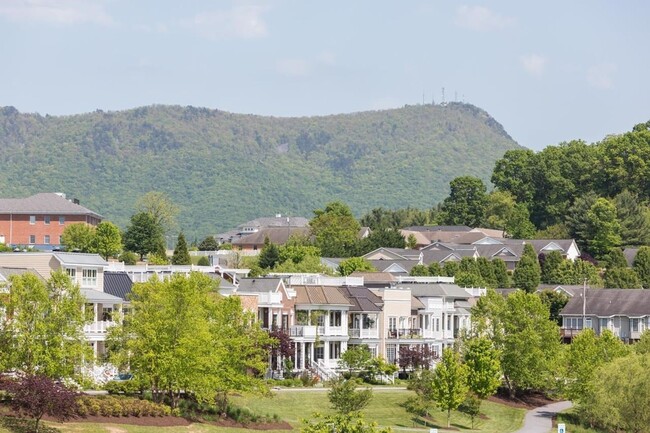 Building Photo - Luxury Home in Preston Lake
