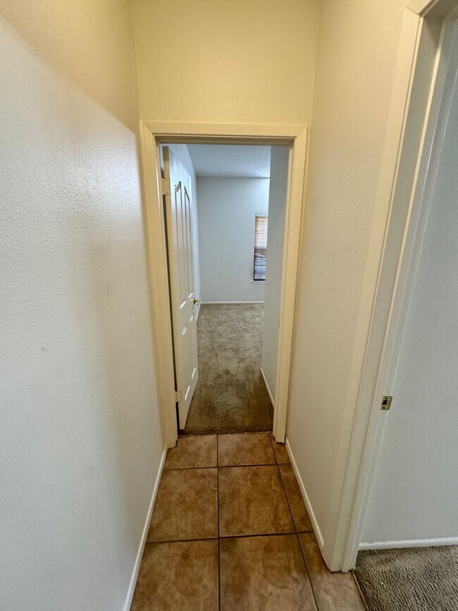 Building Photo - Ready For Move In - Nice 3/2 in West SA In...