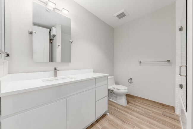 Building Photo - 41 SW Seminole St