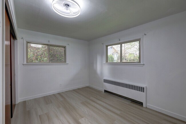 Building Photo - Large Renton Highlands Rambler with Grand ...