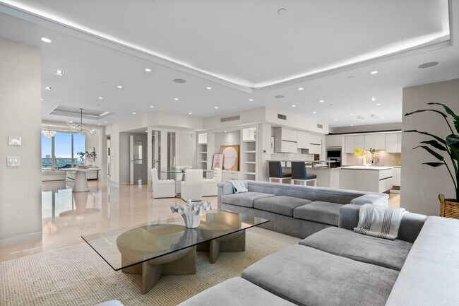 Building Photo - 101 S Fort Lauderdale Beach Blvd