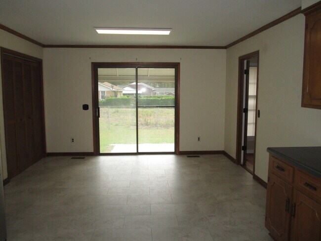 Building Photo - 4 Ashley St