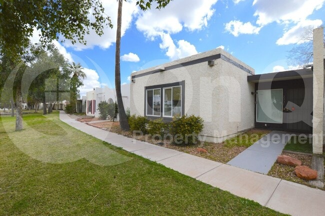 Building Photo - 2331 W Carson Dr