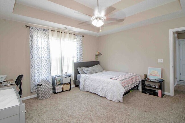 Building Photo - 1411 Freedom Dr