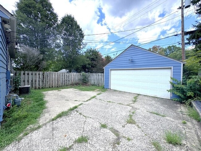 Building Photo - Beautiful home in Clintonville