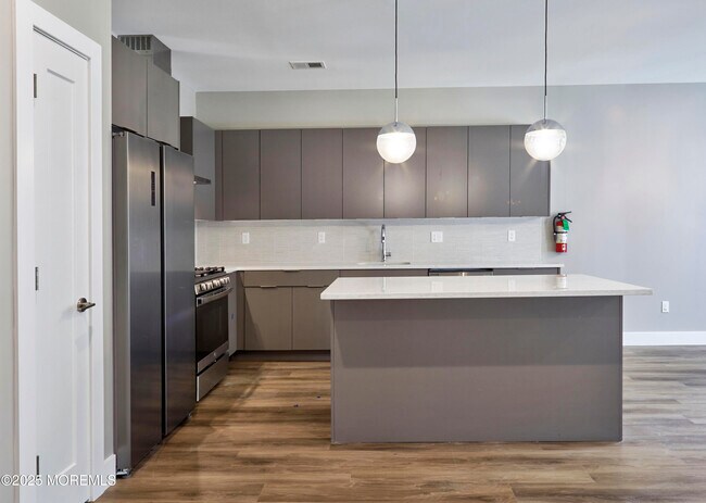 Building Photo - 52 Colfax St