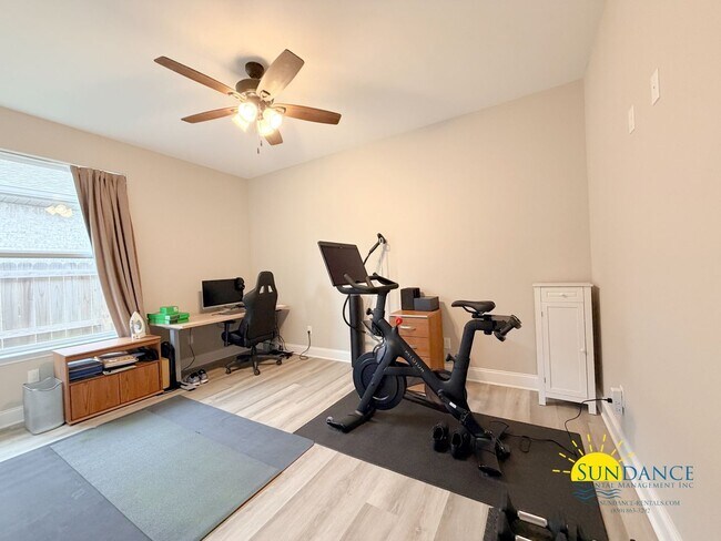 Building Photo - Stunning Shalimar 4 Bedroom / 3 Full Bathroom Home with Solar Energy Efficiency!
