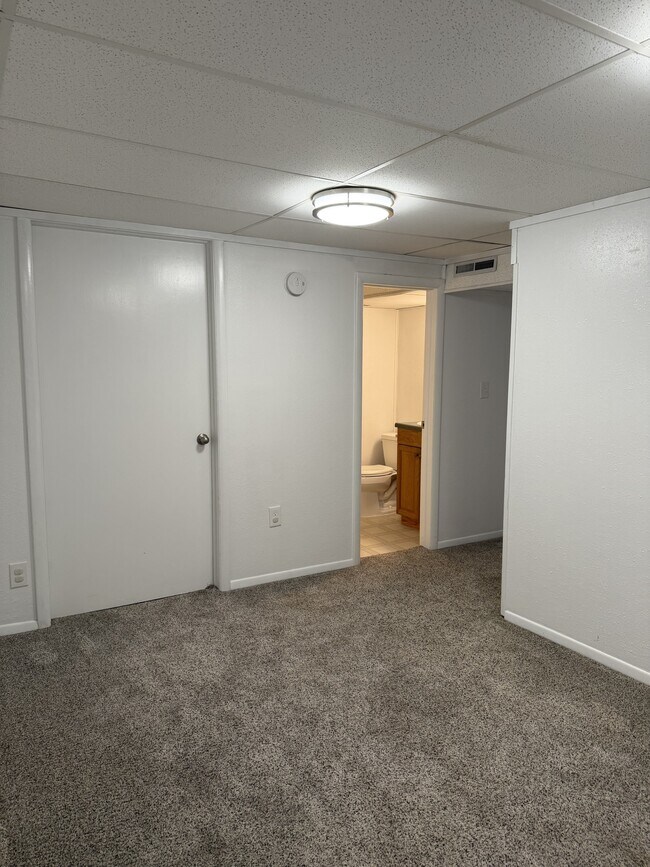 Building Photo - 2520 Lillis Ln