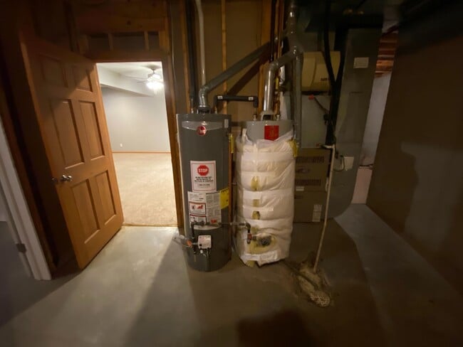 Building Photo - Wonderful Fox Chase home with fantastic spacious floor plan.