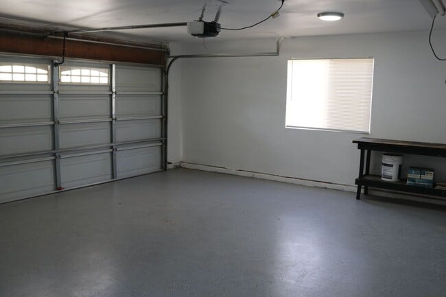 Building Photo - House for rent