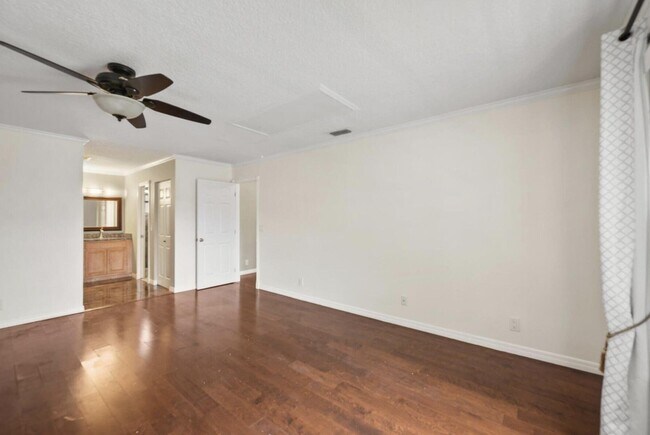 Building Photo - 402 Lakewood Ct