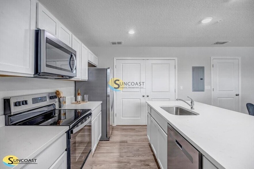 Building Photo - 3821 SW 43rd Ct