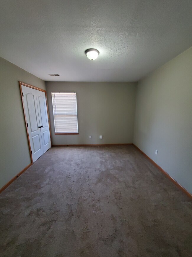 Building Photo - 1668 NW Garrett Dr