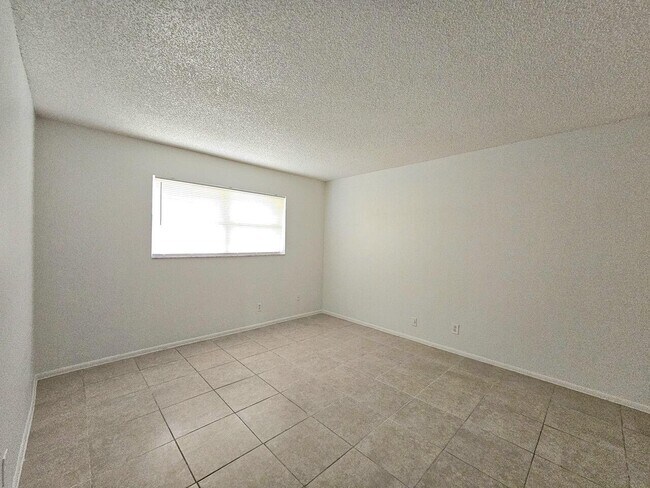 Building Photo - 8000 S Colony Cir