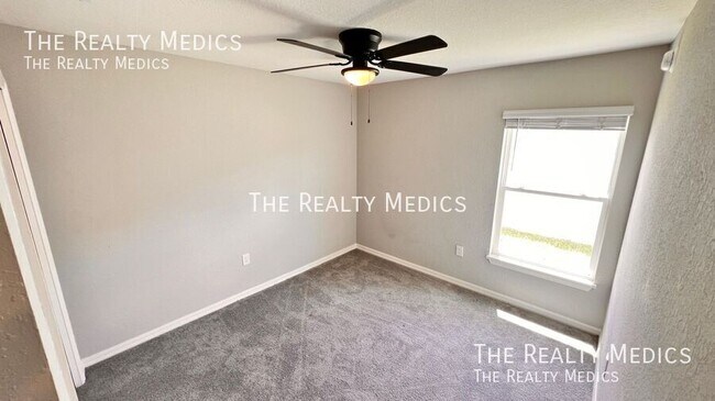 Building Photo - 1097 SILAS St