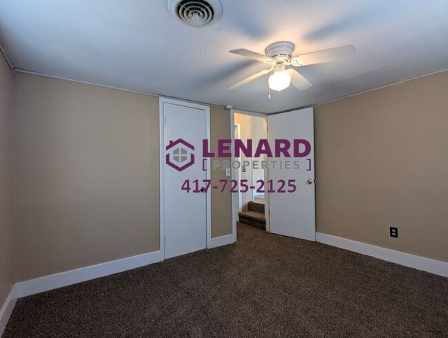 Building Photo - Charming 3 Bedroom House!