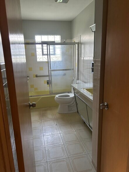 Building Photo - 2010 Richard St