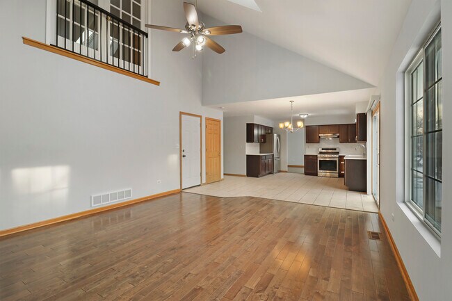 Building Photo - 1462 Glen Ellyn Rd