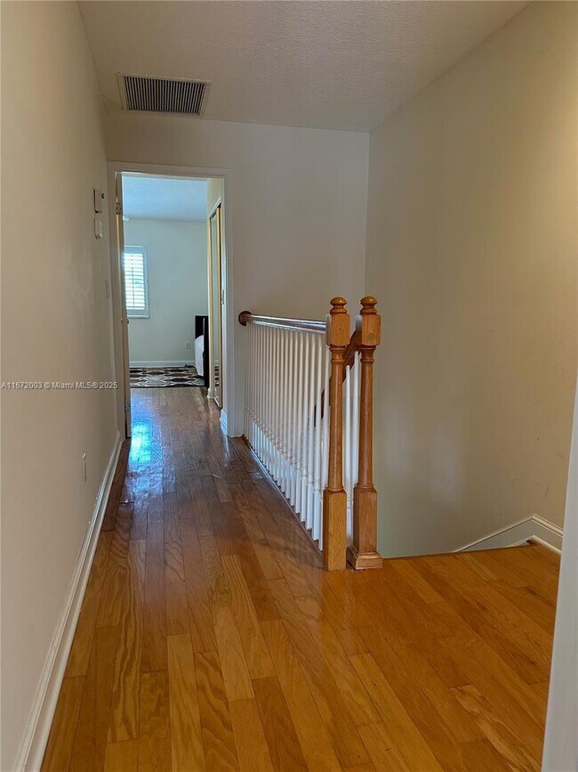 Building Photo - 240 Captains Walk