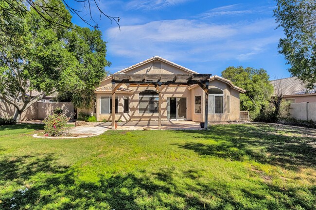Building Photo - 647 W Fremont Dr