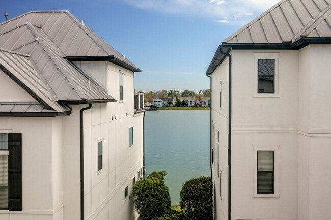 Building Photo - 8906 Lakeshore Bend Dr