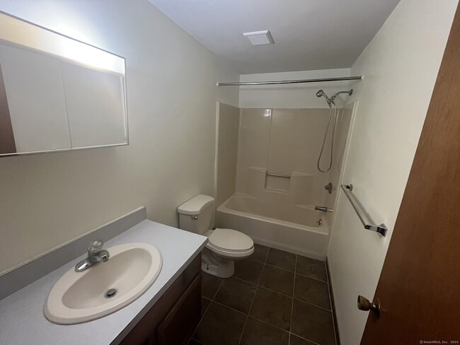 Building Photo - 2 Allspice Ln