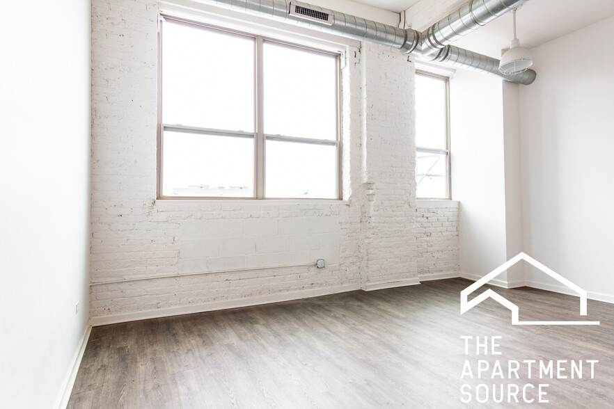 Building Photo - 930 W Dakin St