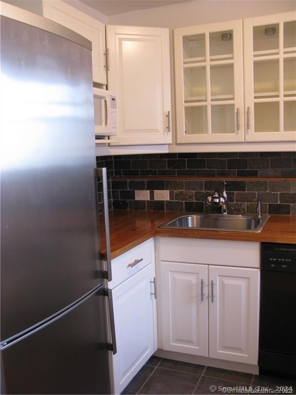 Building Photo - 444 Bedford St