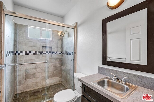 Building Photo - 5319 1/2 Normandie Avenue Unit