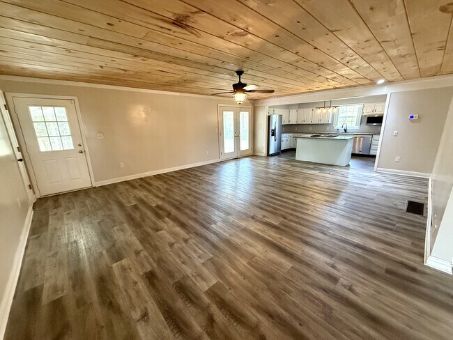 Building Photo - 690 Floyd Switch Estesburg Rd
