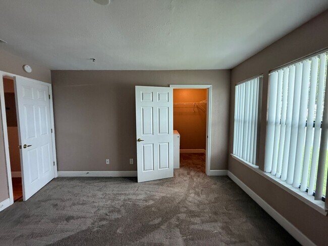 Building Photo - 4053 Crockers Lake Blvd
