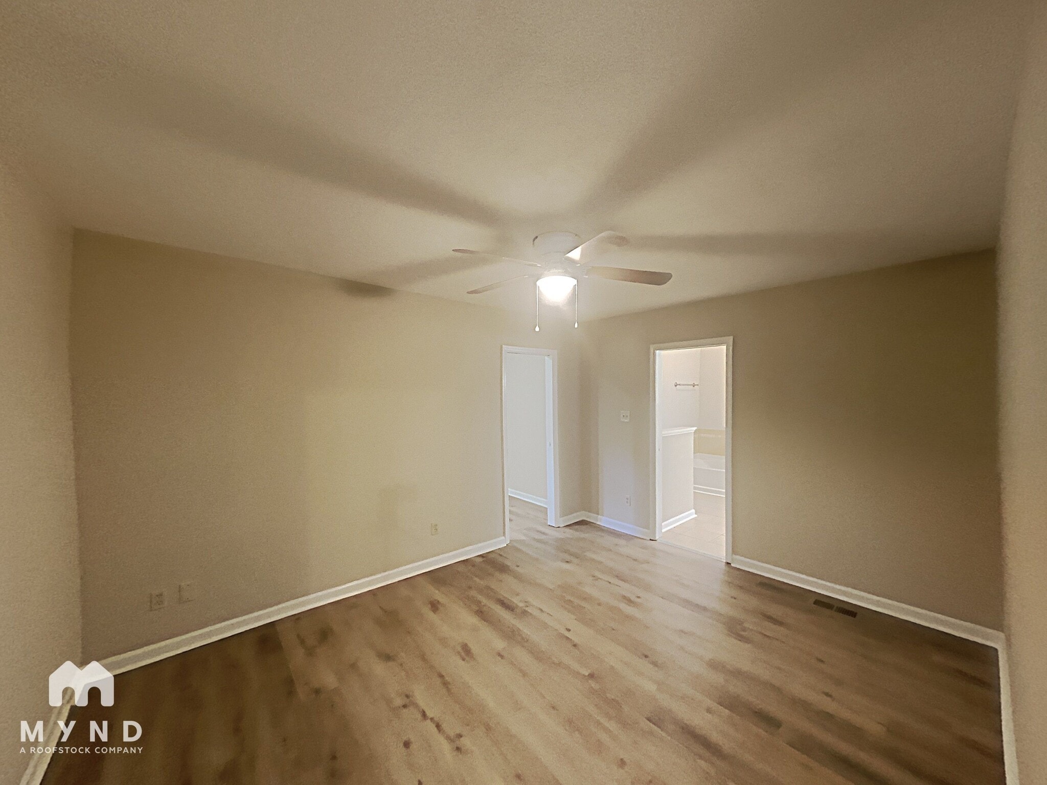 Building Photo - 4521 Aviemore Crescent