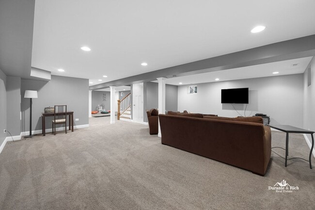 Building Photo - Stunning 4 Bedroom, 3.5 Bath Executive Rental