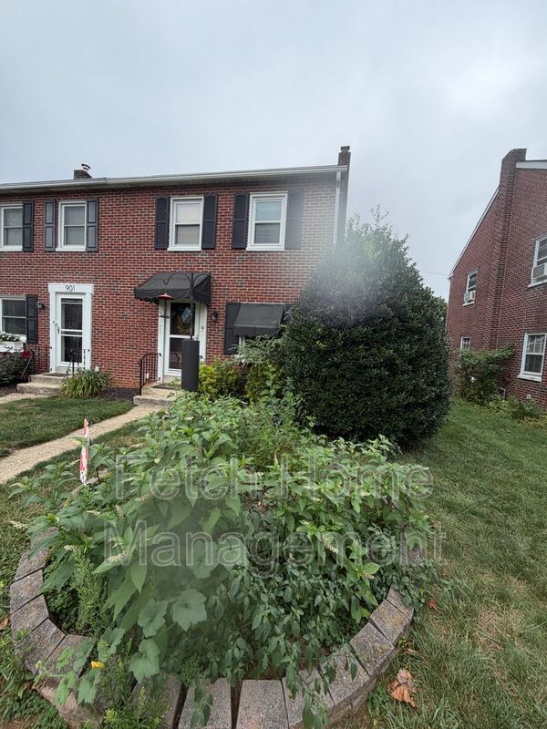 Building Photo - 903 Green Terrace