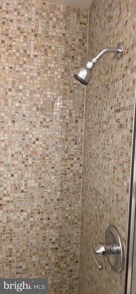 Building Photo - 165B Leeds Ct W