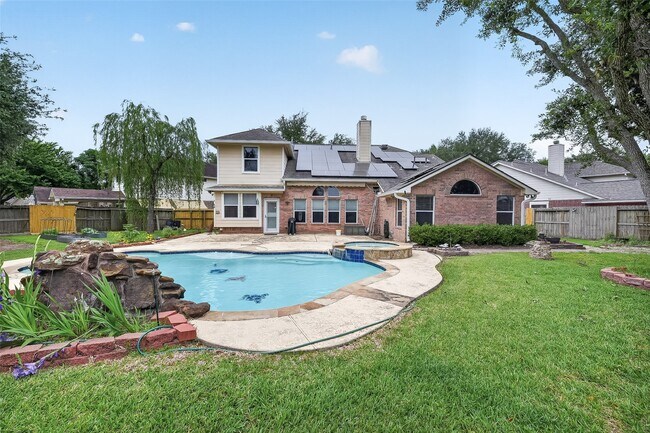 Building Photo - 2203 Lakewind Ln