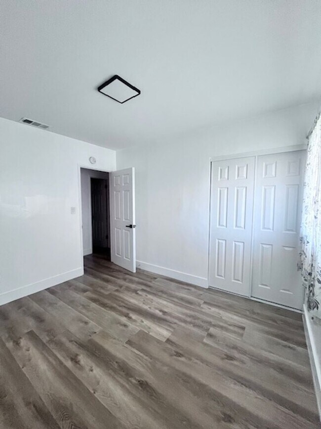 Building Photo - Recently Remodeled San Bernardino Home