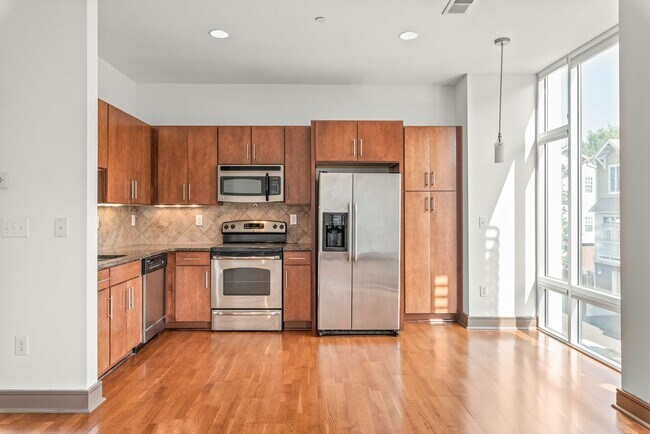 Building Photo - (Coming Soon) 1 Bedroom Condo In Southend with garage