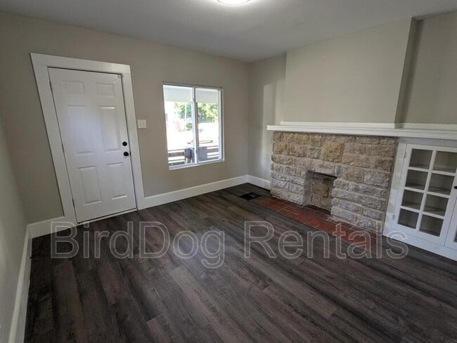 Building Photo - 2735 Sutton Ave