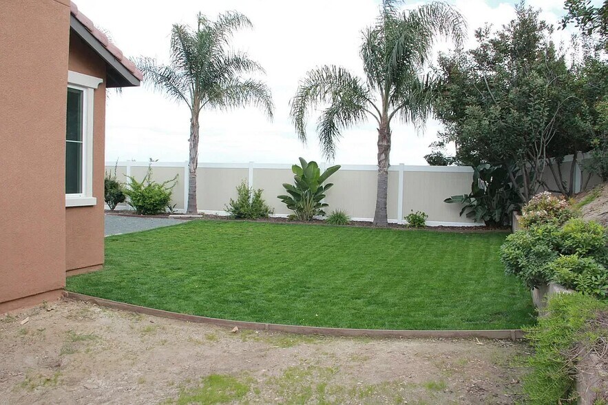 Building Photo - 9380 Dauchy Ave