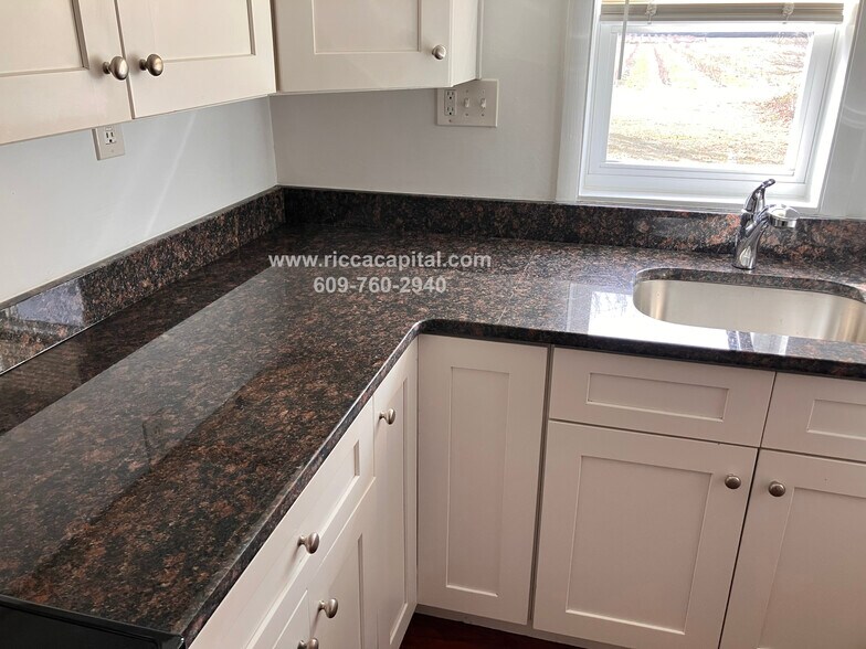 Building Photo - 685 Egg Harbor Rd